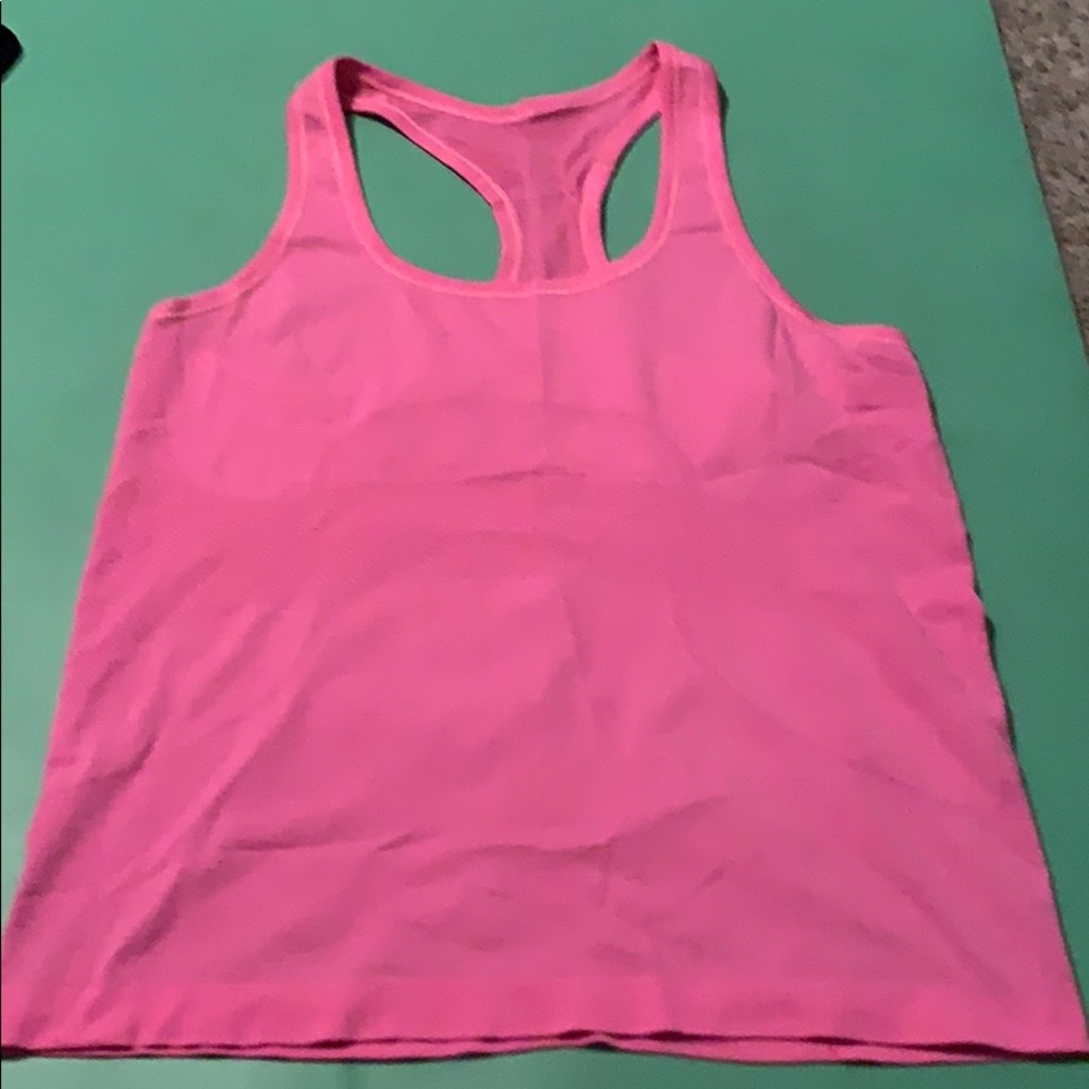 Cute hot pink Lululemon tank top!💗